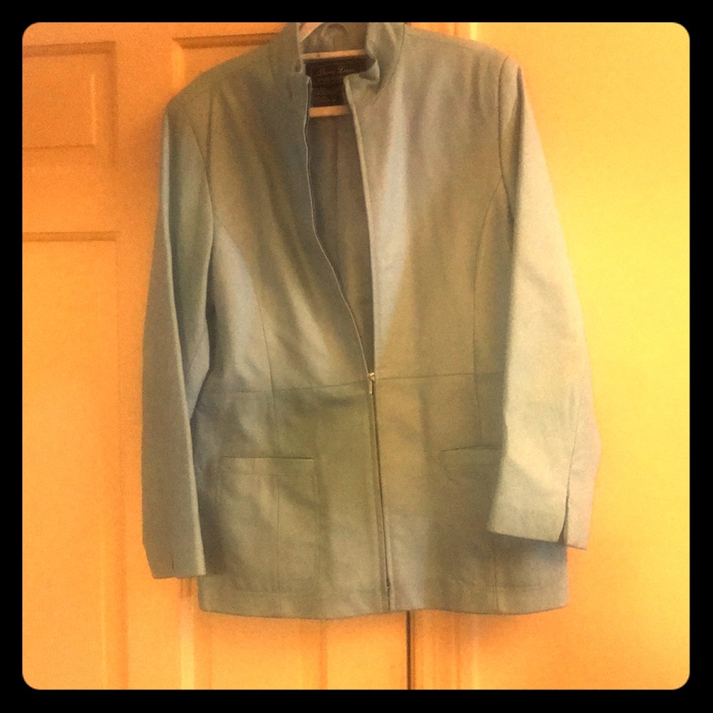 Lamb skin leather jacket. Powder blue.